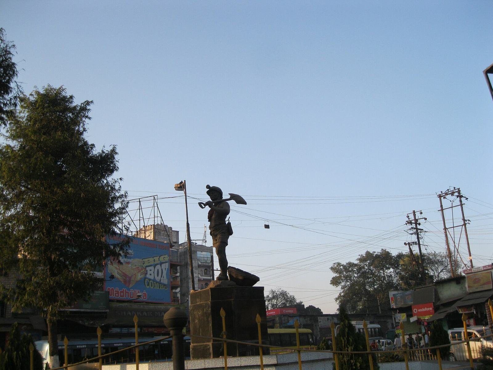Statue honouring mine workers
